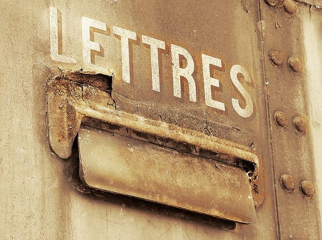 Comment protéger sa plaque de boîte aux lettres de la pluie ?